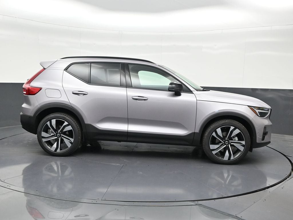 2026 Volvo XC40 B5 Ultra