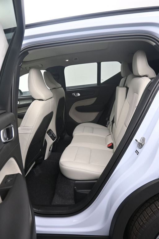 2026 Volvo XC40 B5 Ultra