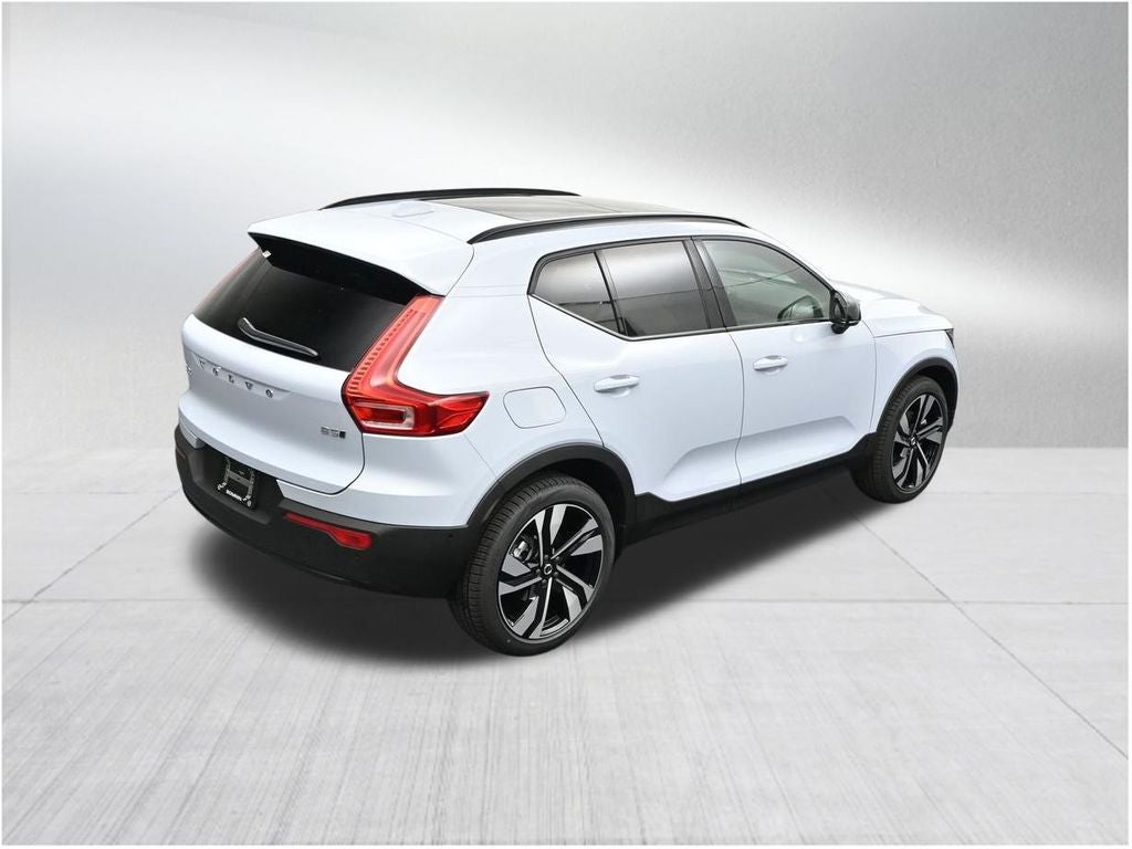 2026 Volvo XC40 B5 Ultra