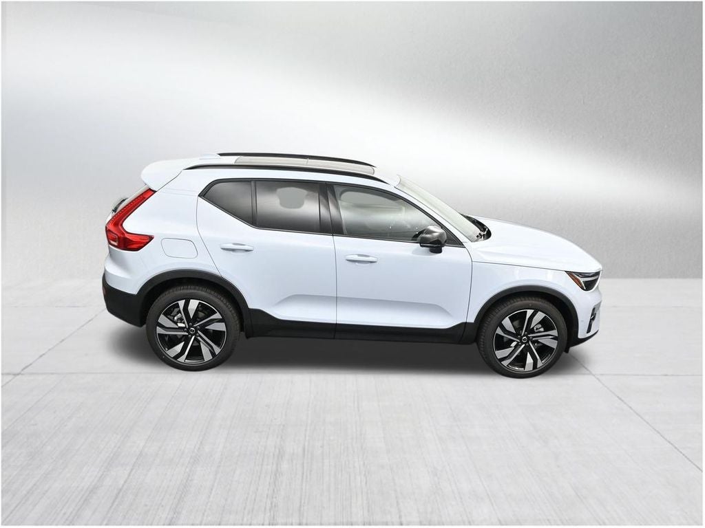 2026 Volvo XC40 B5 Ultra