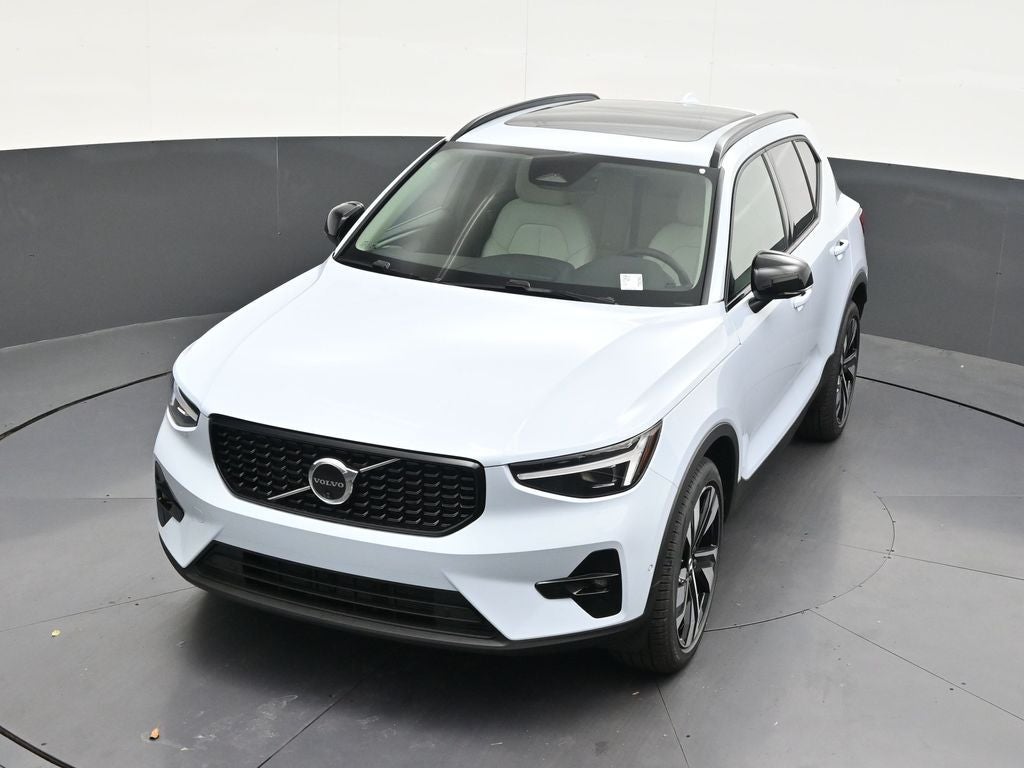 2026 Volvo XC40 B5 Ultra