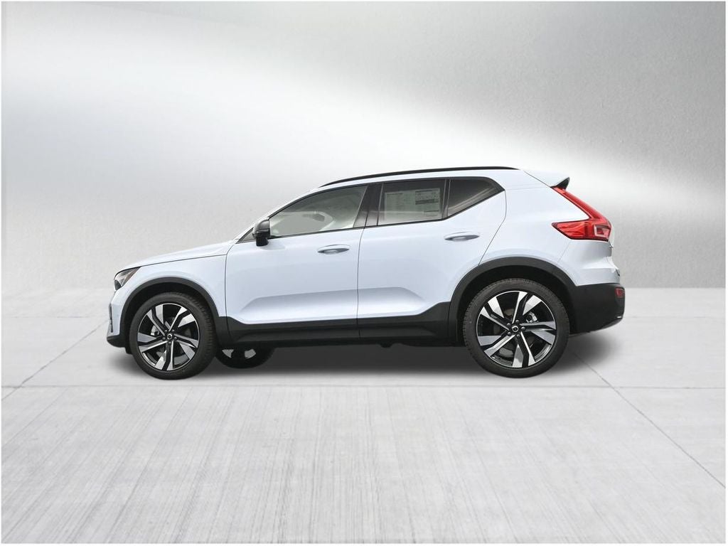 2026 Volvo XC40 B5 Ultra