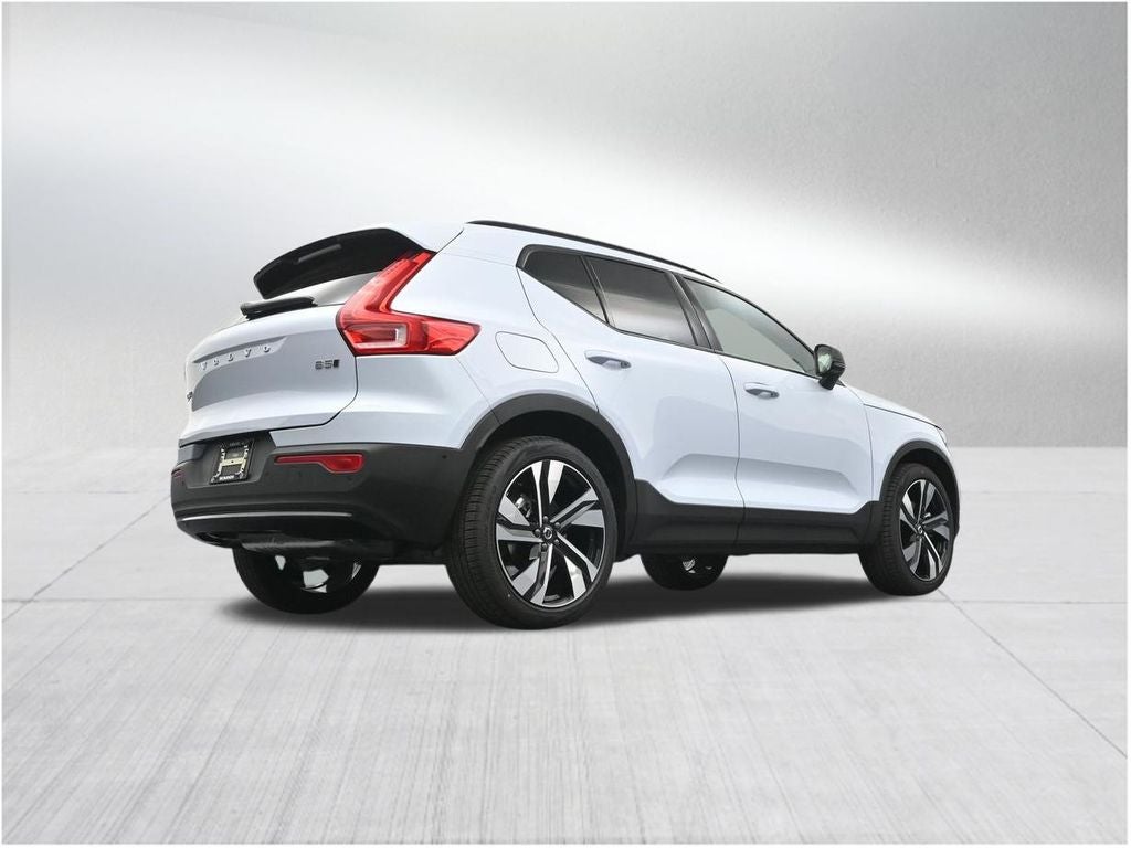 2026 Volvo XC40 B5 Ultra