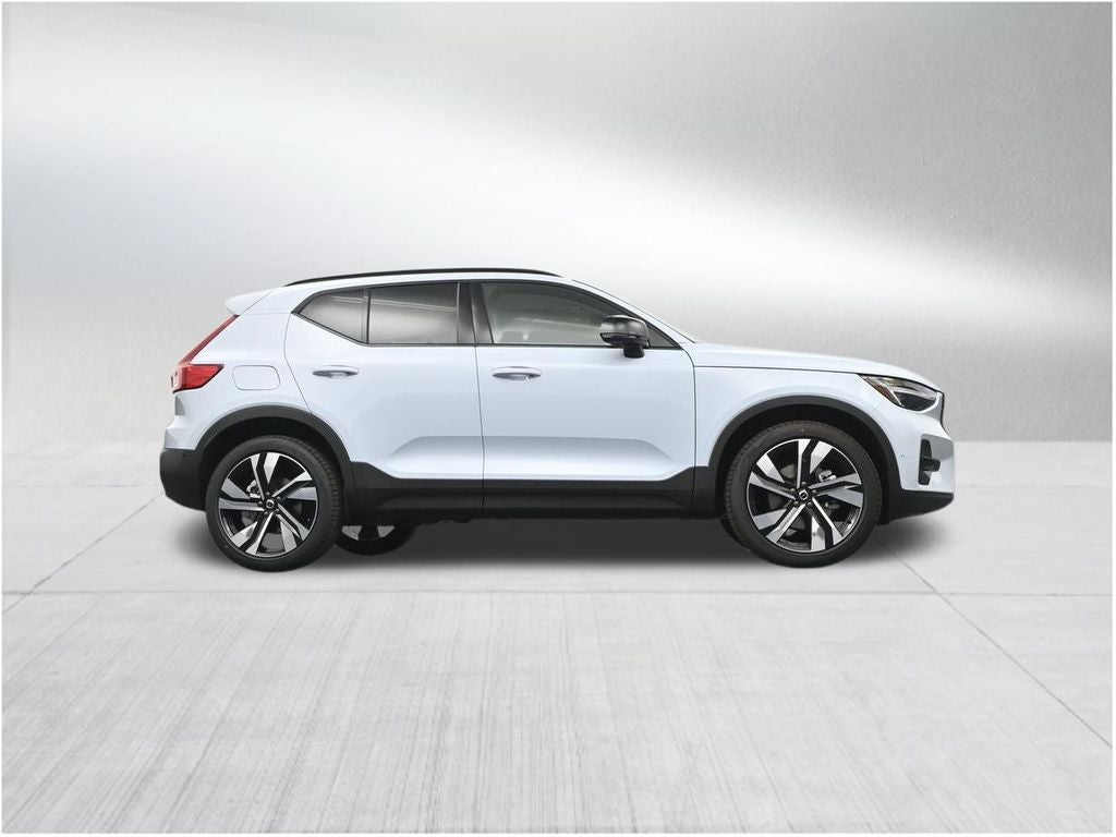 2026 Volvo XC40 B5 Ultra