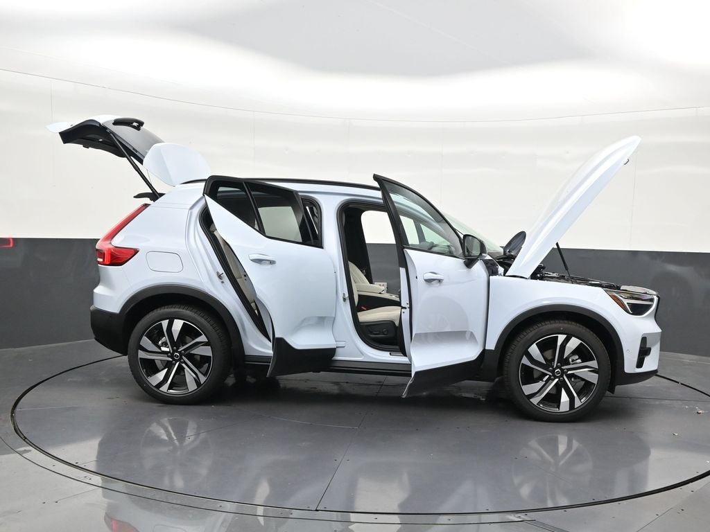 2026 Volvo XC40 B5 Ultra