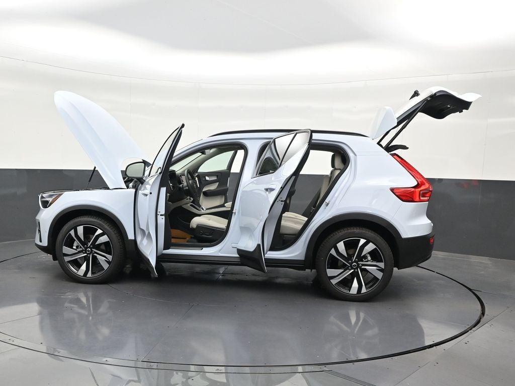 2026 Volvo XC40 B5 Ultra