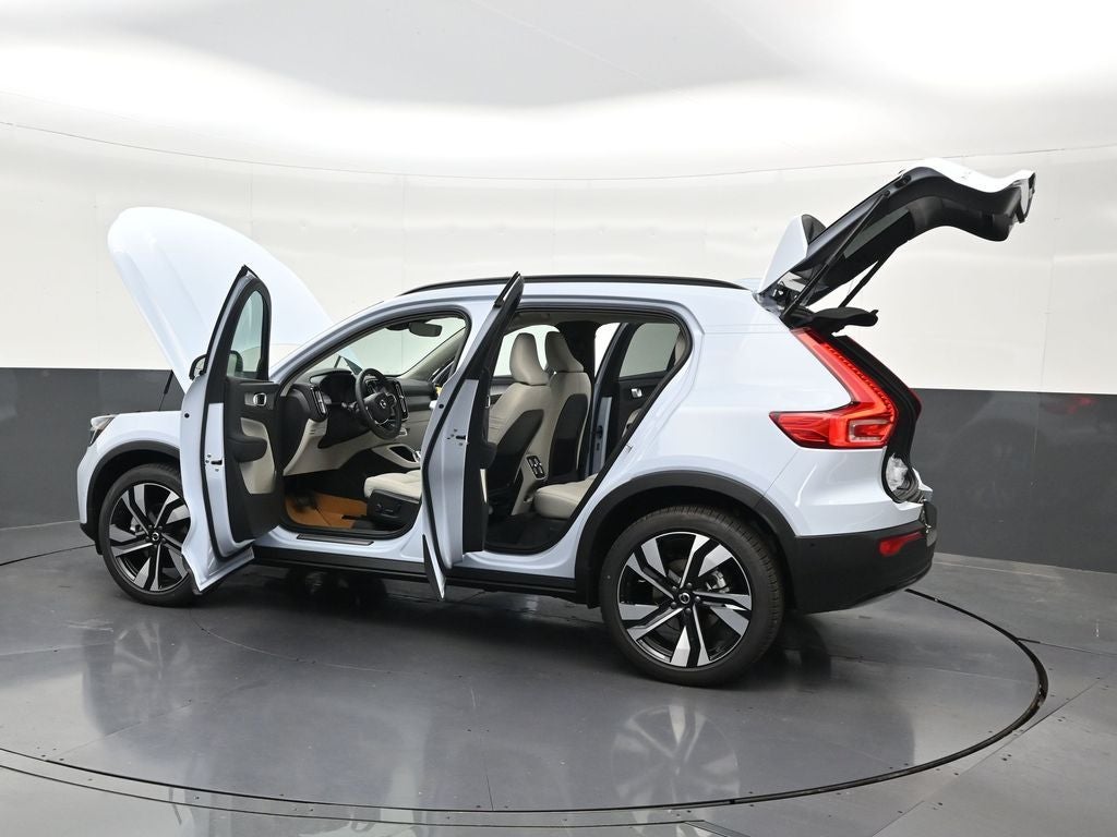 2026 Volvo XC40 B5 Ultra