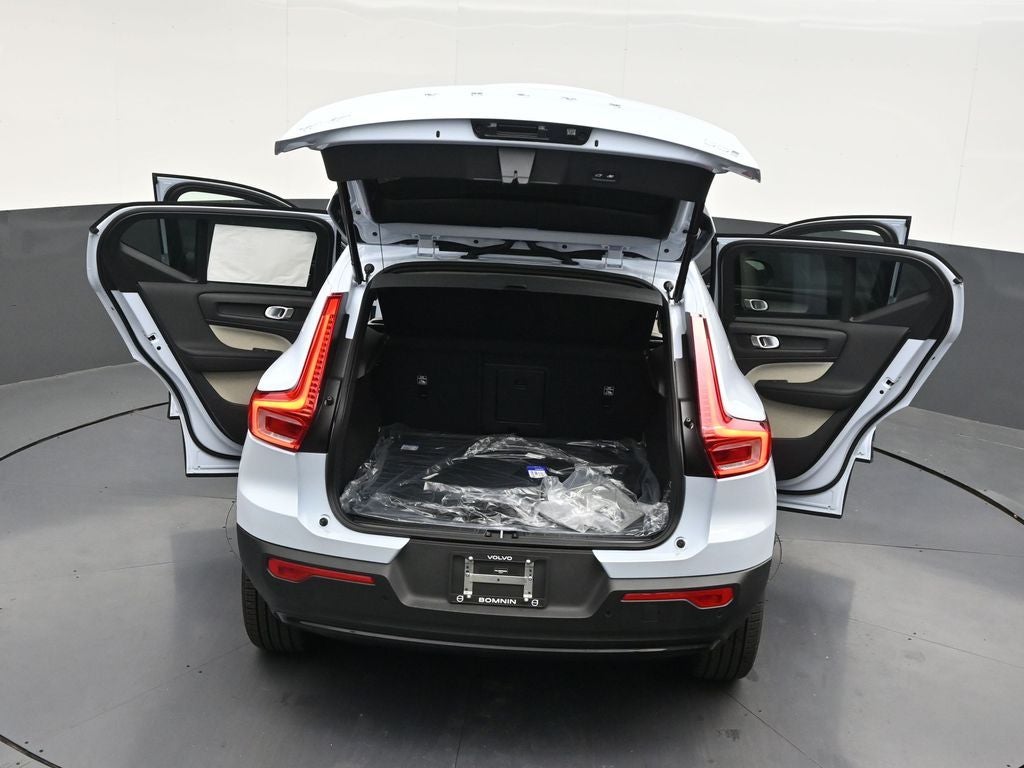 2026 Volvo XC40 B5 Ultra