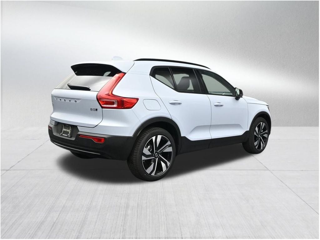 2026 Volvo XC40 B5 Ultra