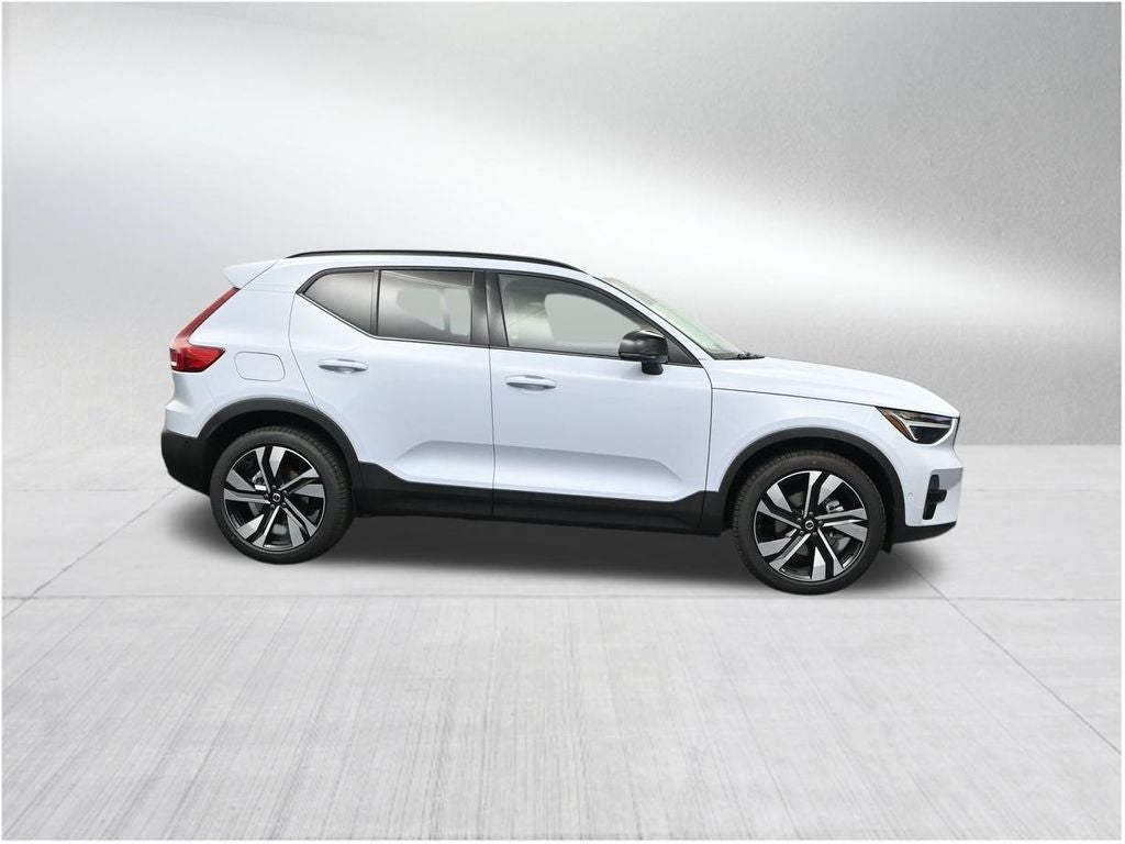 2026 Volvo XC40 B5 Ultra