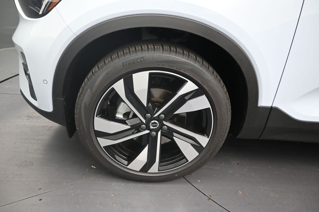 2026 Volvo XC40 B5 Ultra
