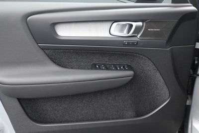 2026 Volvo XC40 B5 Ultra