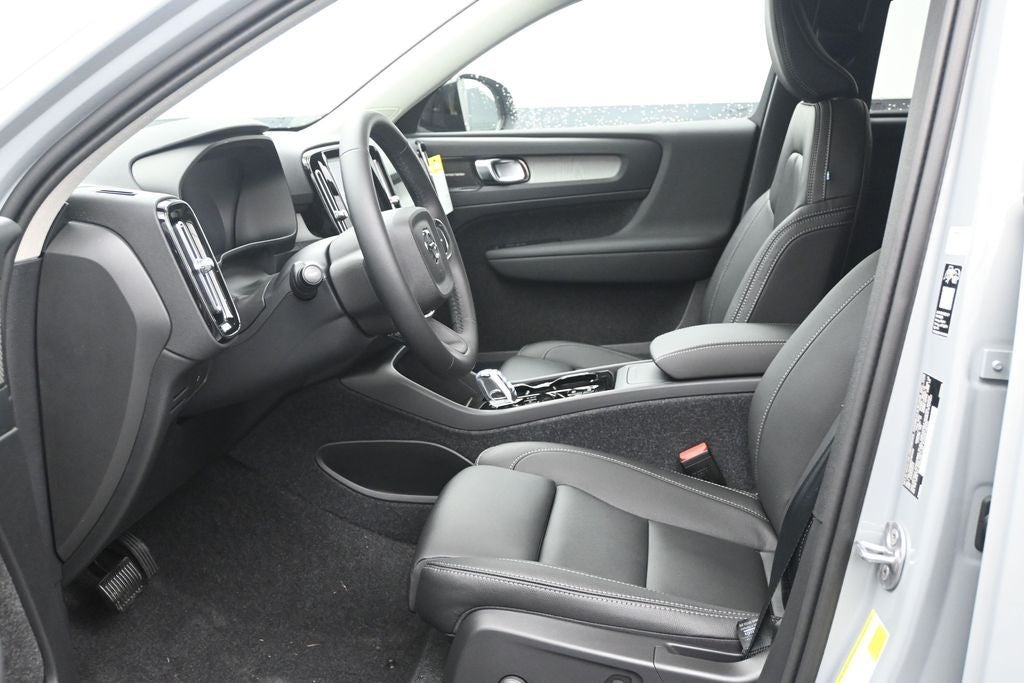 2026 Volvo XC40 B5 Ultra