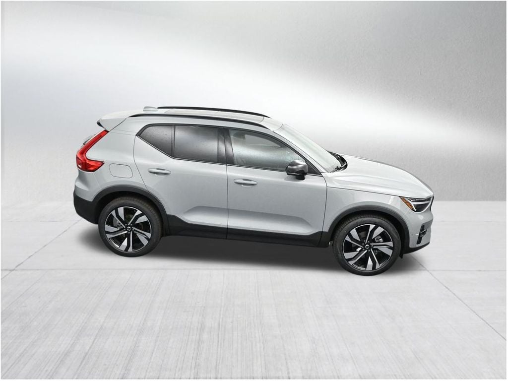 2026 Volvo XC40 B5 Ultra