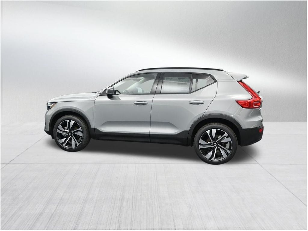 2026 Volvo XC40 B5 Ultra
