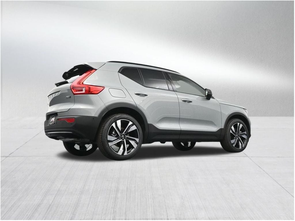 2026 Volvo XC40 B5 Ultra
