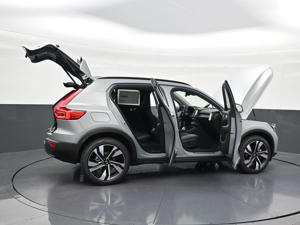2026 Volvo XC40 B5 Ultra