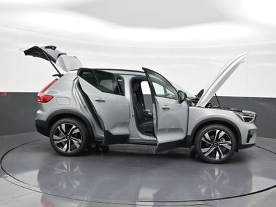 2026 Volvo XC40 B5 Ultra