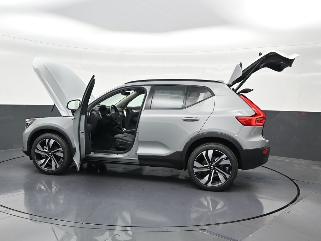 2026 Volvo XC40 B5 Ultra