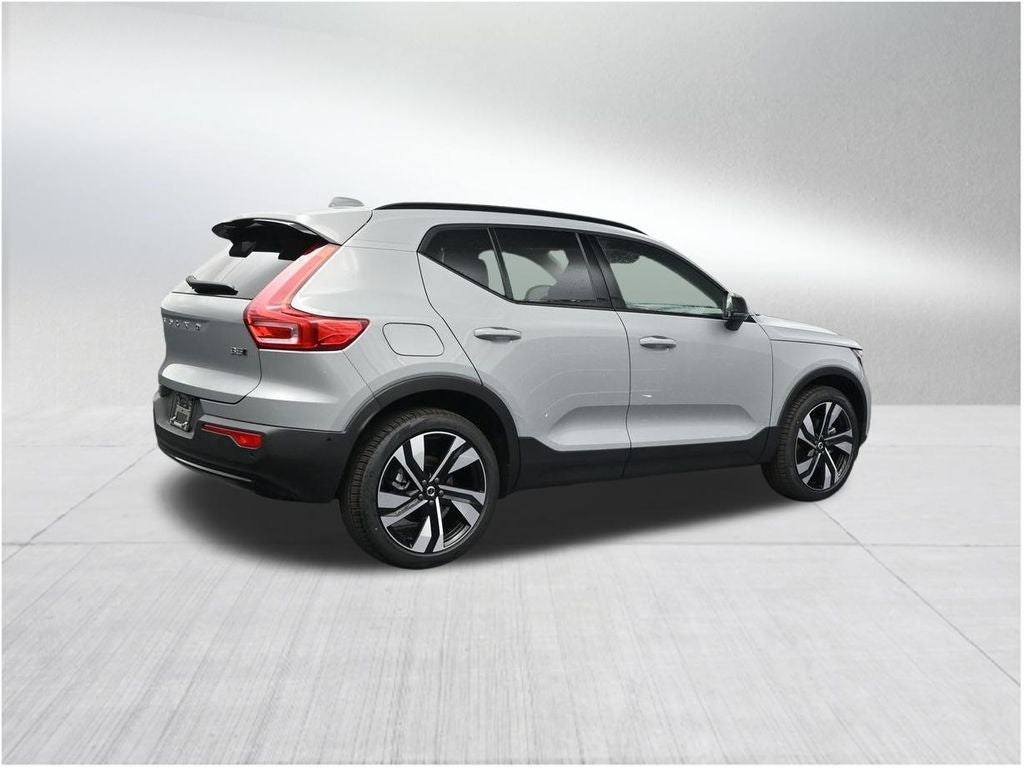 2026 Volvo XC40 B5 Ultra