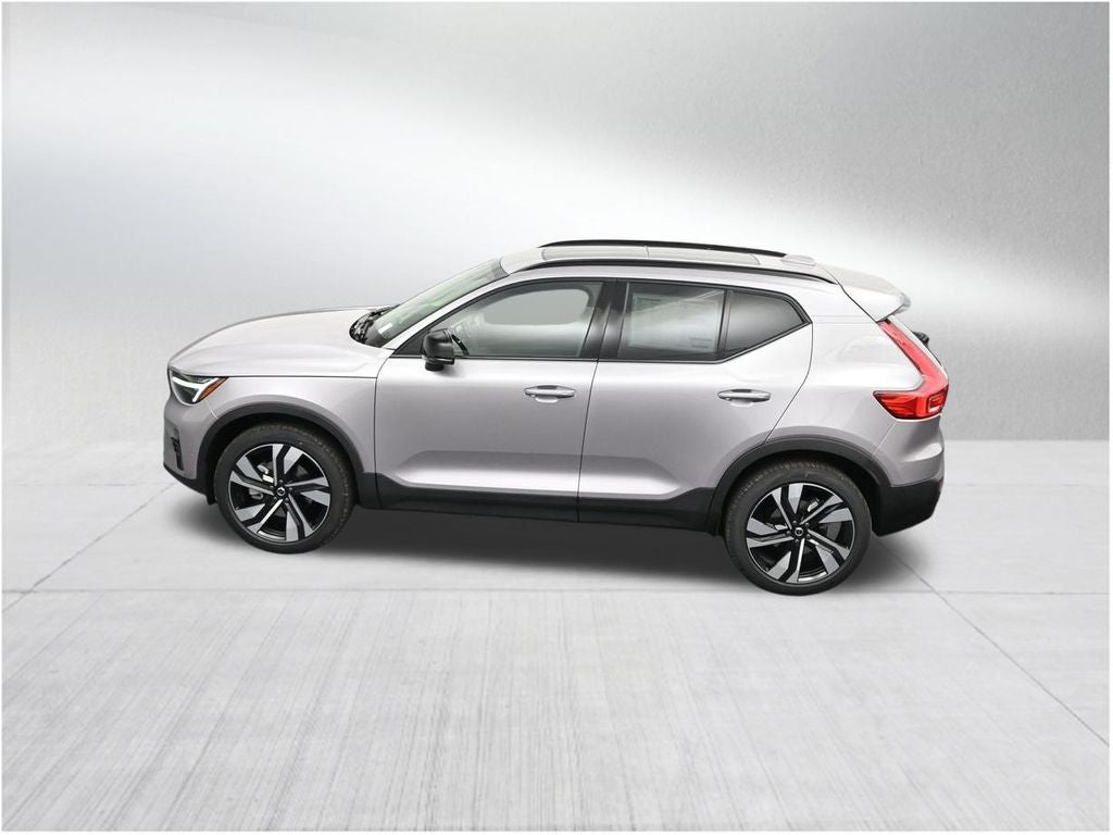 2026 Volvo XC40 B5 Ultra