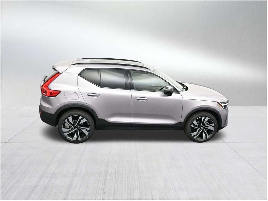 2026 Volvo XC40 B5 Ultra