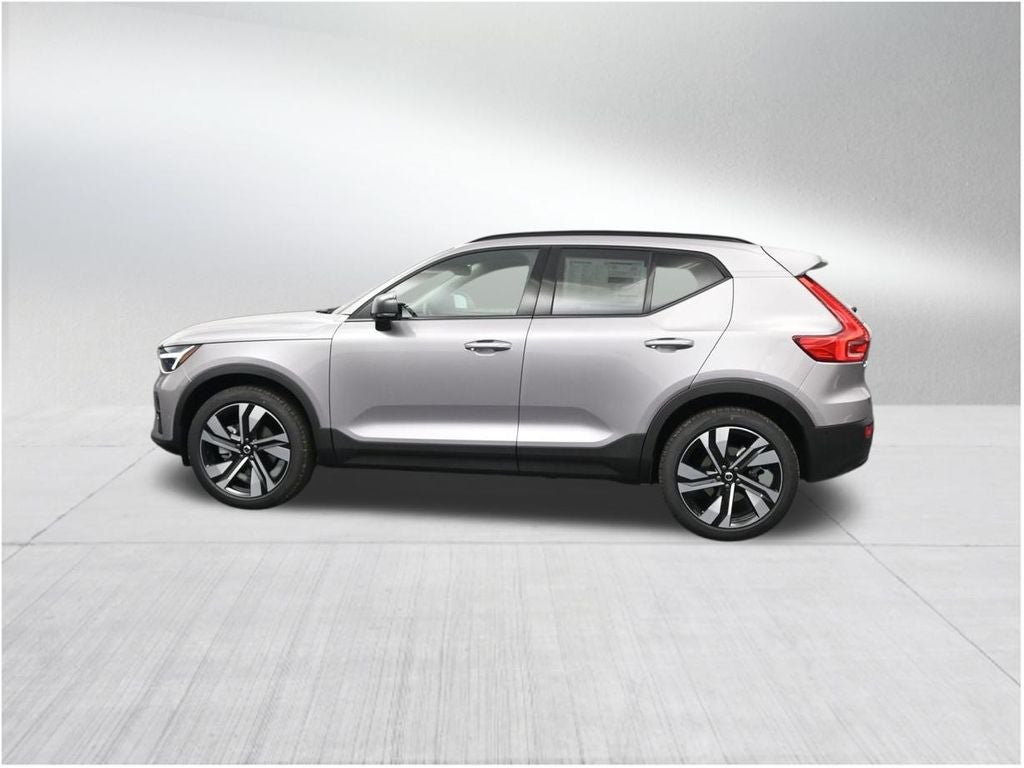 2026 Volvo XC40 B5 Ultra