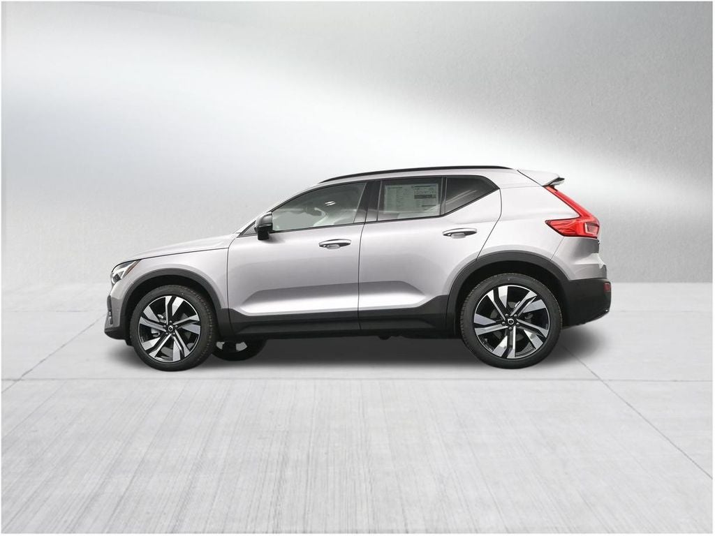 2026 Volvo XC40 B5 Ultra