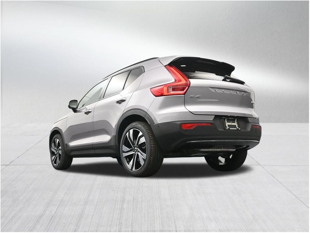 2026 Volvo XC40 B5 Ultra