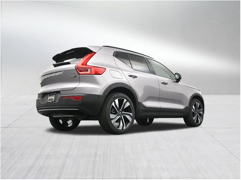 2026 Volvo XC40 B5 Ultra