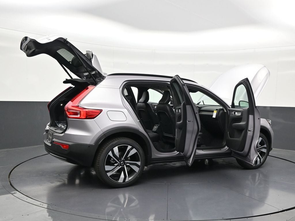 2026 Volvo XC40 B5 Ultra