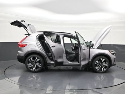 2026 Volvo XC40 B5 Ultra