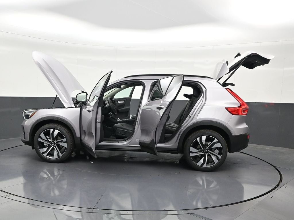 2026 Volvo XC40 B5 Ultra