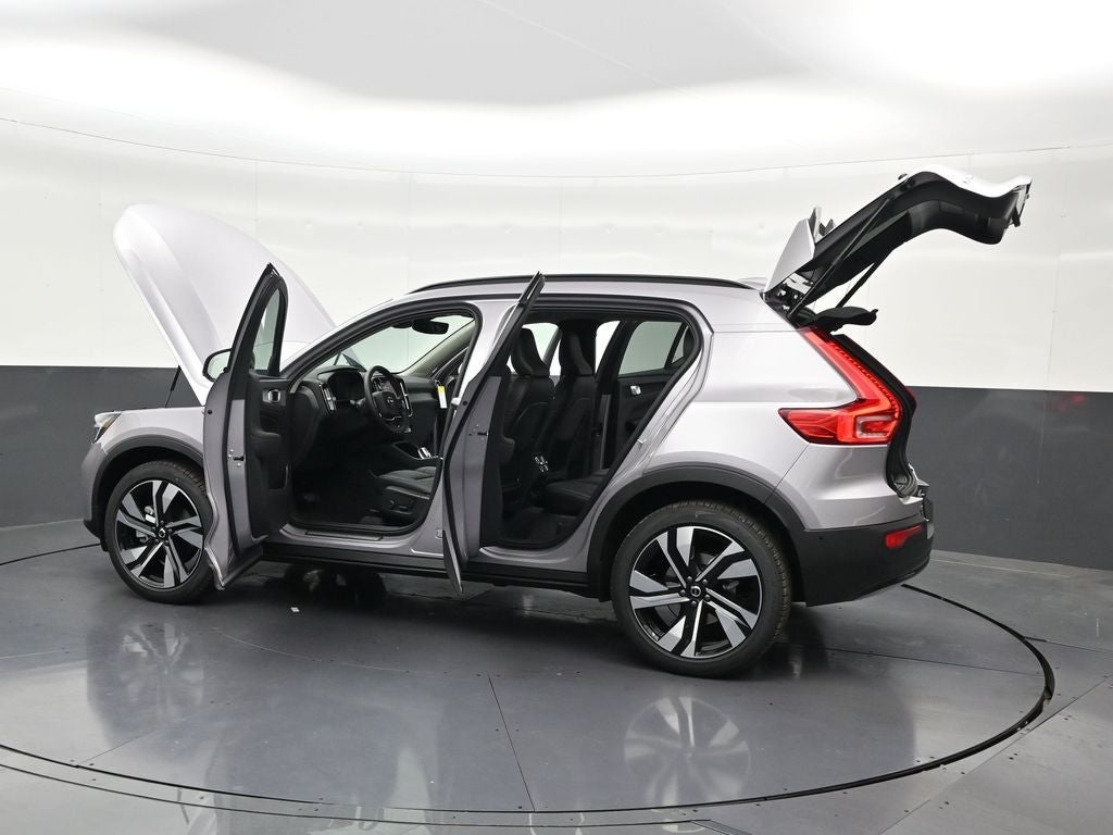 2026 Volvo XC40 B5 Ultra