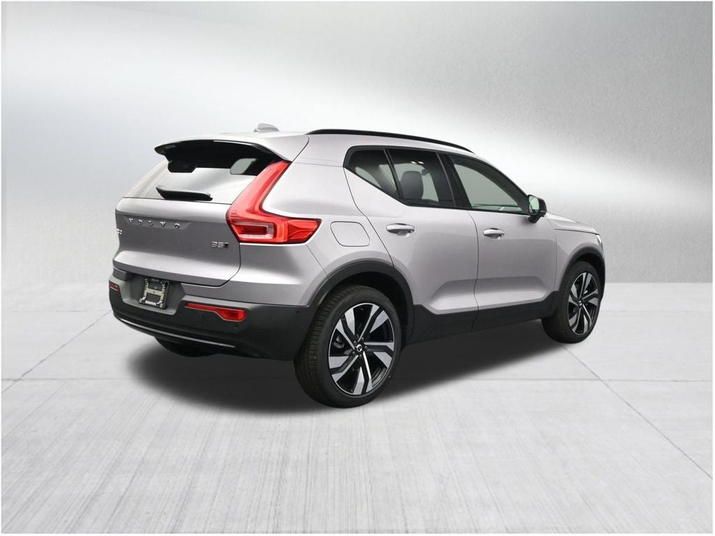 2026 Volvo XC40 B5 Ultra
