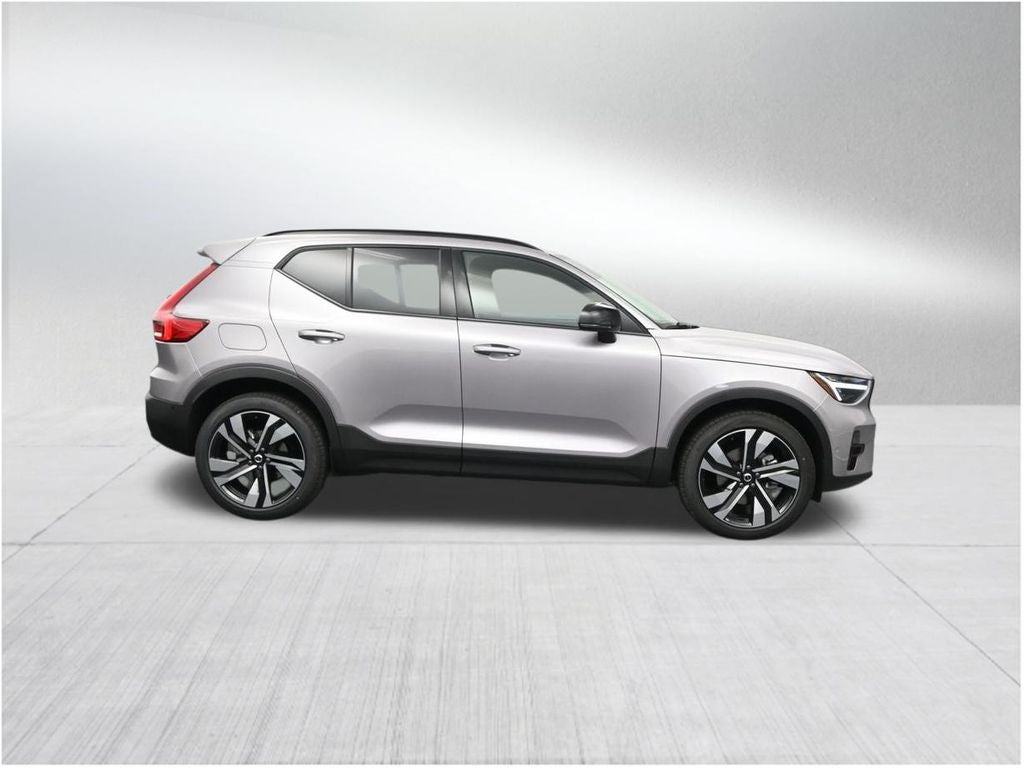 2026 Volvo XC40 B5 Ultra