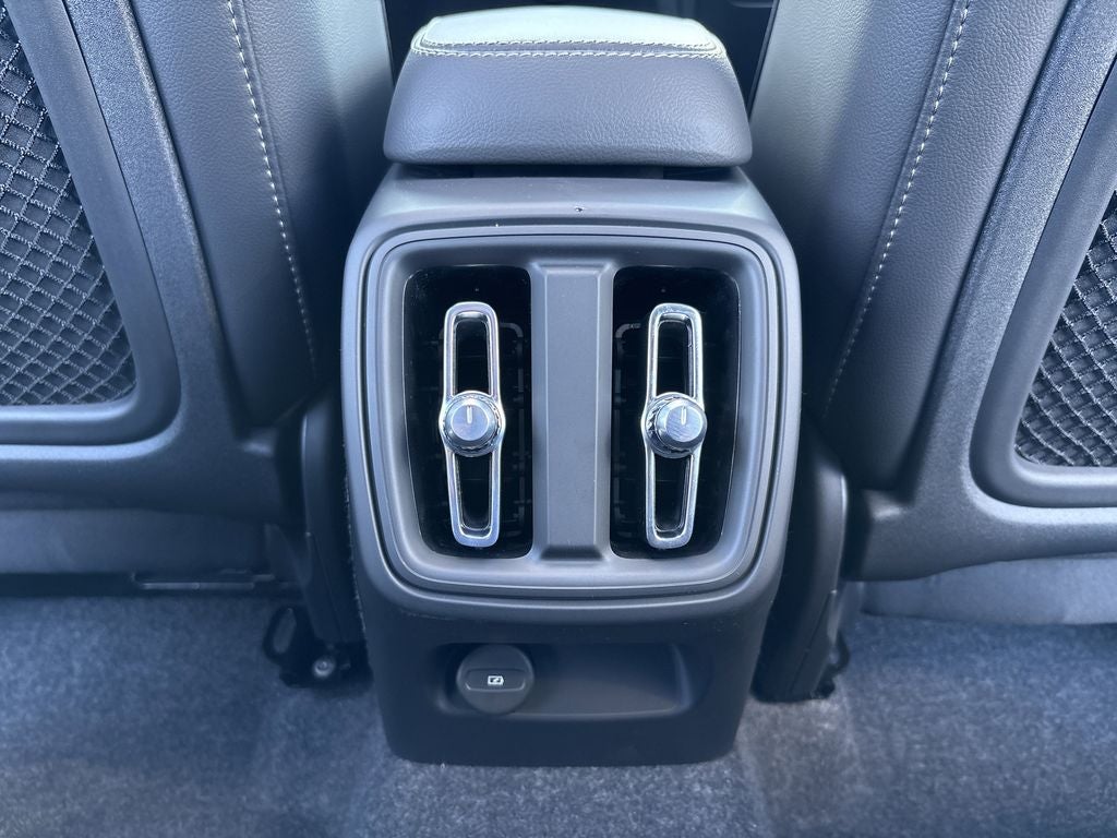 2026 Volvo XC40 B5 Ultra