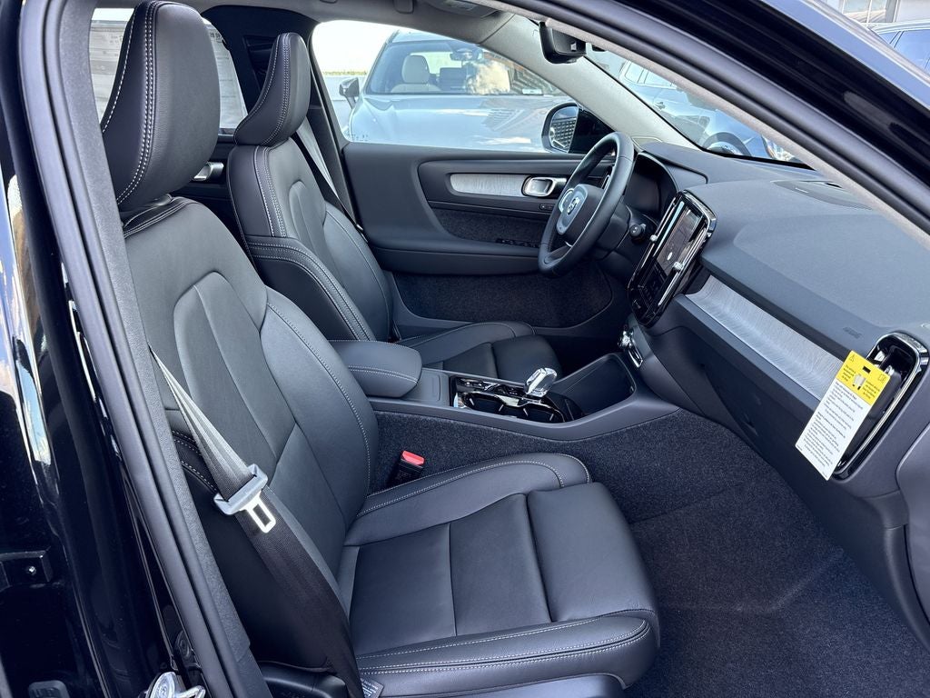 2026 Volvo XC40 B5 Ultra