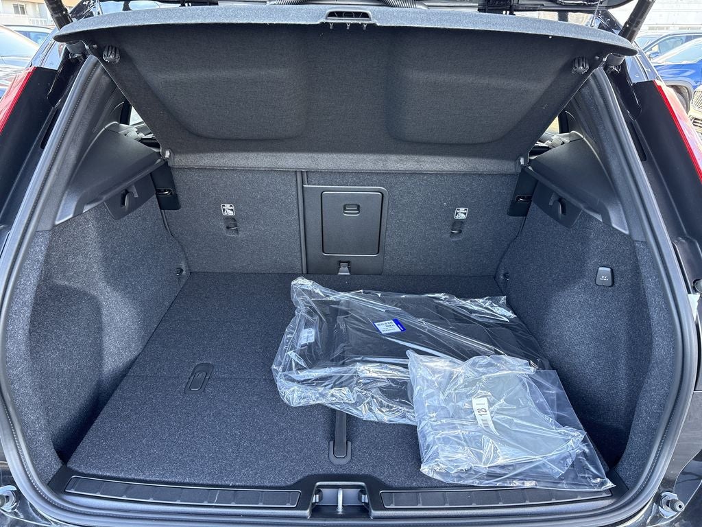 2026 Volvo XC40 B5 Ultra