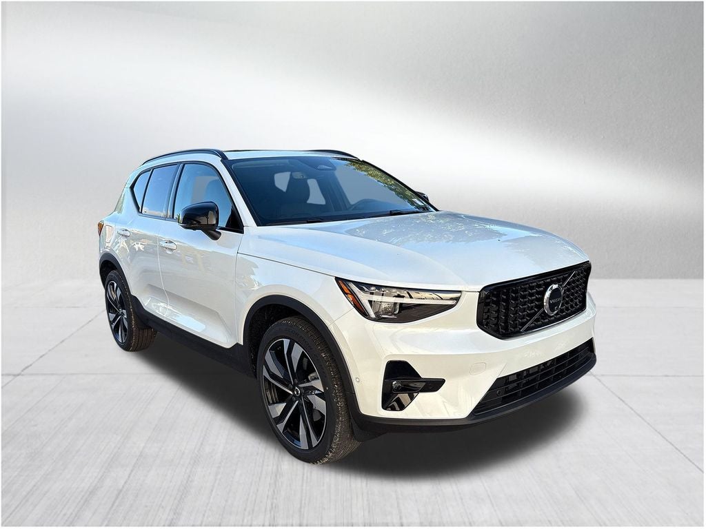 2026 Volvo XC40 B5 Ultra