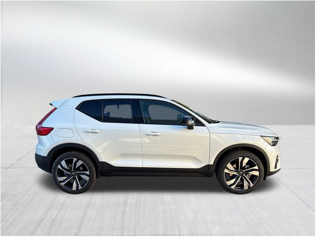 2026 Volvo XC40 B5 Ultra