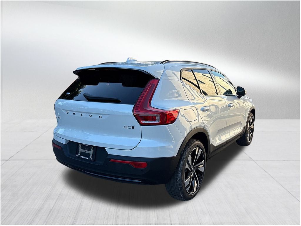 2026 Volvo XC40 B5 Ultra