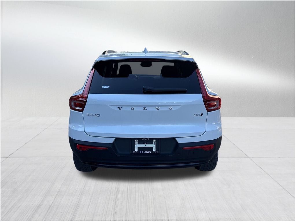 2026 Volvo XC40 B5 Ultra