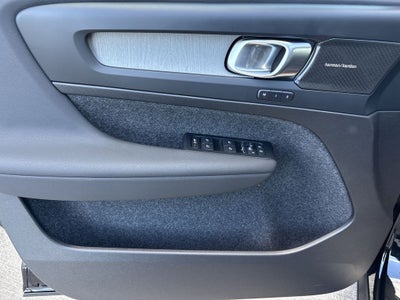 2026 Volvo XC40 B5 Ultra