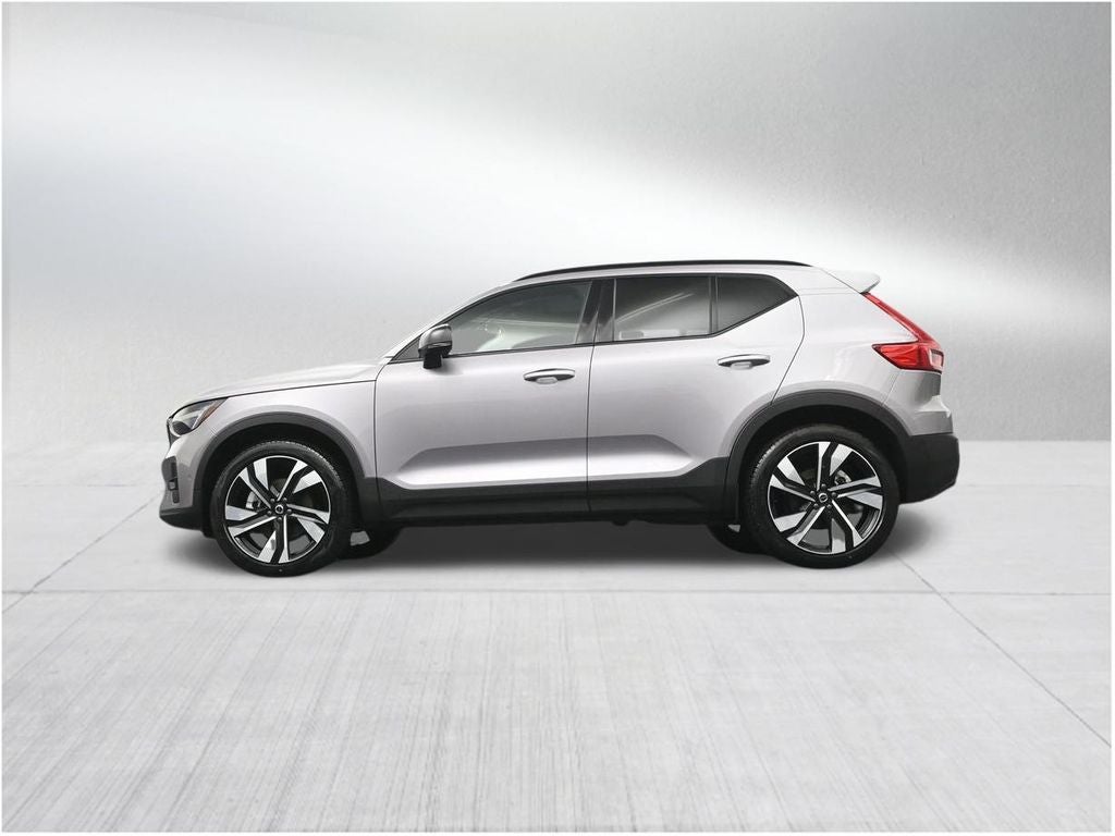 2026 Volvo XC40 B5 Ultra
