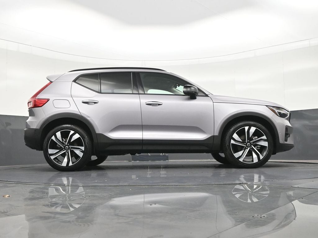 2026 Volvo XC40 B5 Ultra