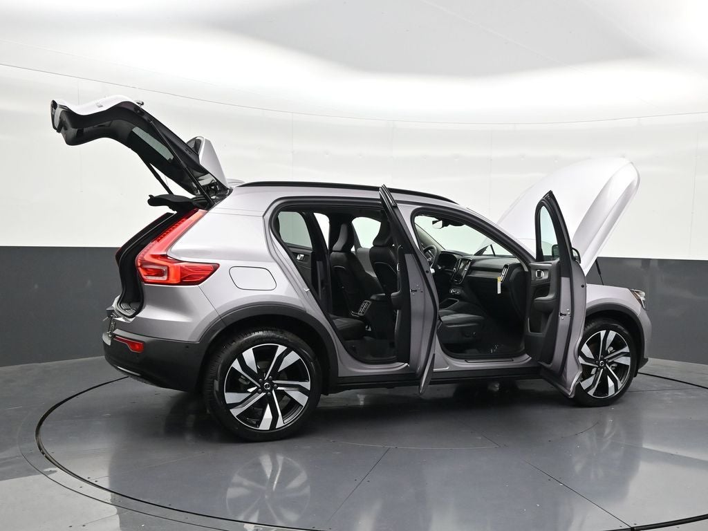 2026 Volvo XC40 B5 Ultra
