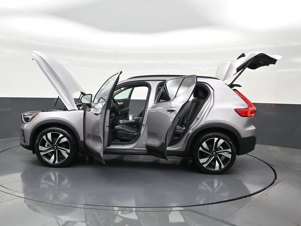 2026 Volvo XC40 B5 Ultra