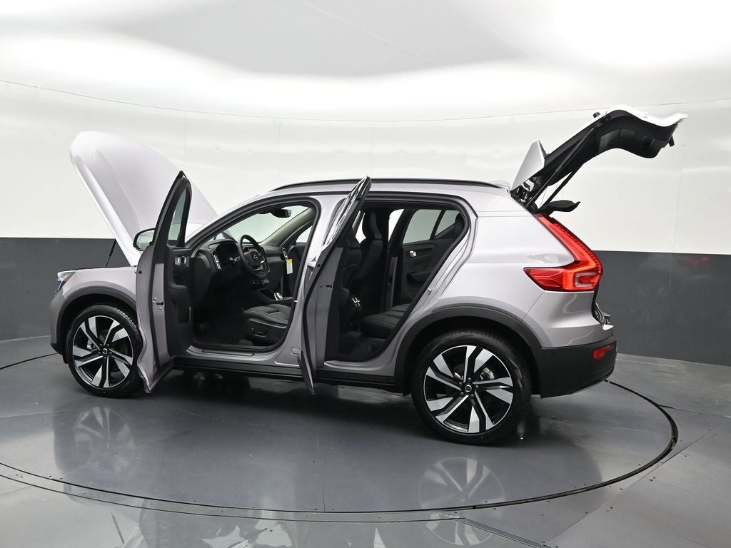 2026 Volvo XC40 B5 Ultra