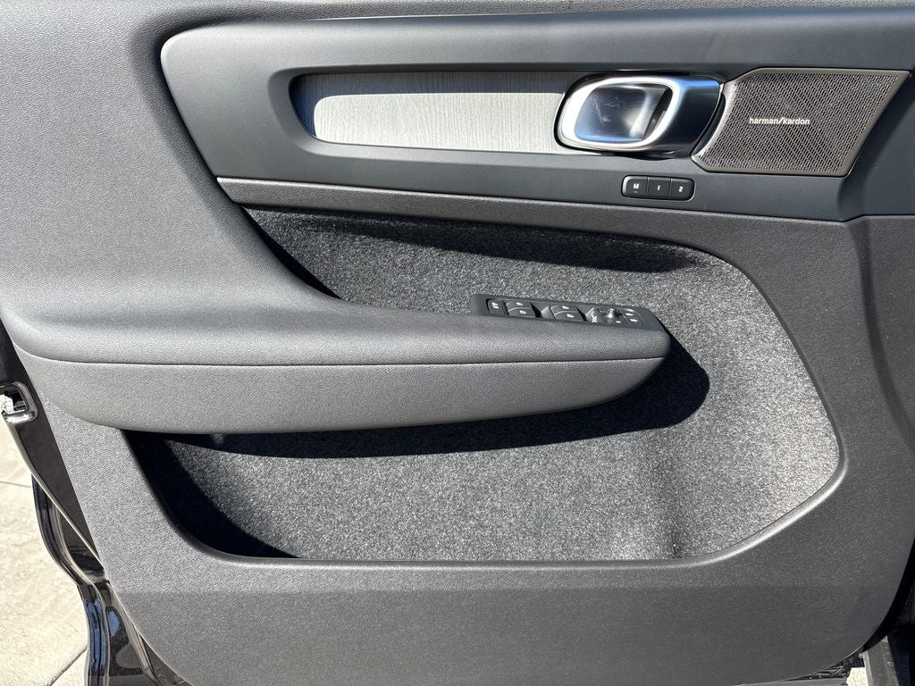 2026 Volvo XC40 B5 Ultra